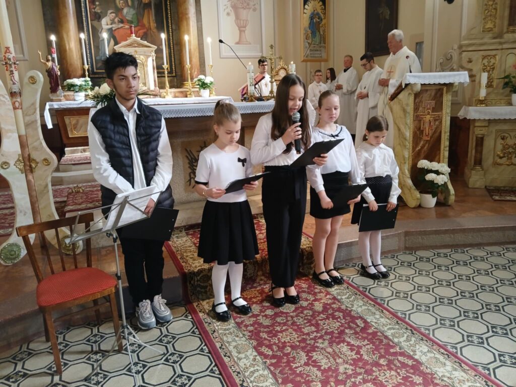 ANYÁK NAPJA A SZENT ANNA TEMPLOMBAN ANYÁK NAPJA A SZENT ANNA TEMPLOMBAN