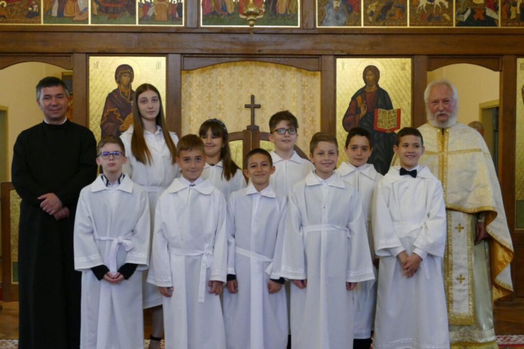 Iskolánk 3. b osztályos tanulója Dobai Imre elsőáldozása a görög katolikus templomban